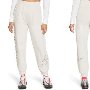NEW Nike Sportswear Women’s Fleece Pants, Small